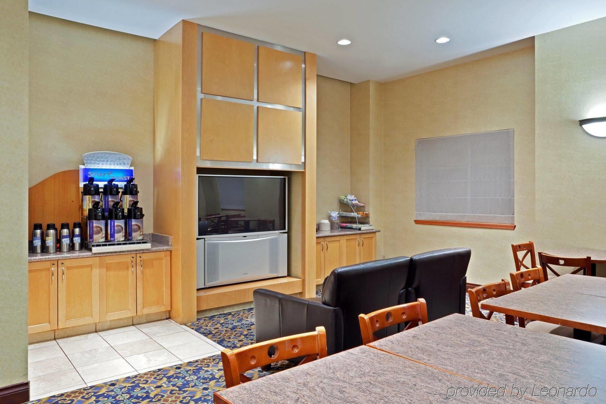 Holiday Inn Express & Suites Seattle - City Center Экстерьер фото