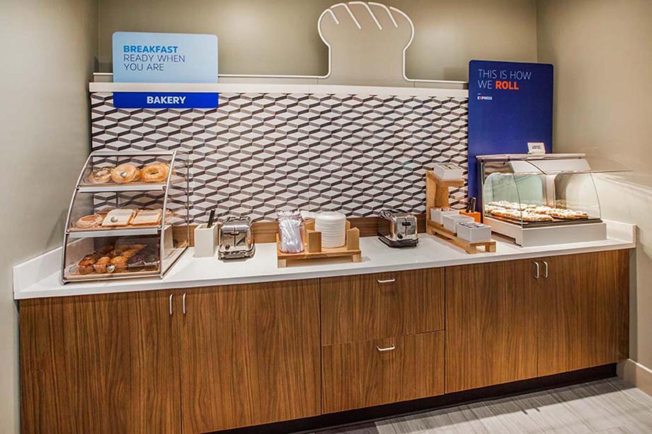 Holiday Inn Express & Suites Seattle - City Center Экстерьер фото